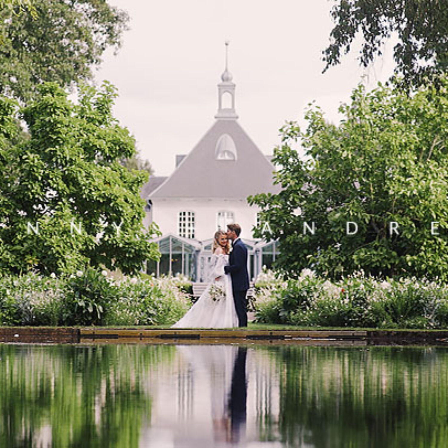 Wedding videographer & photographer Norrviken Trädgårdar Båstad in Sweden